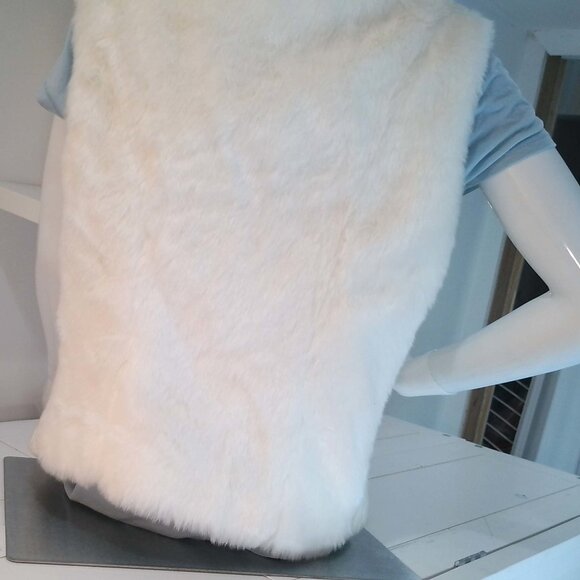 Women Lined White Faux Vest - Picture 2 of 11